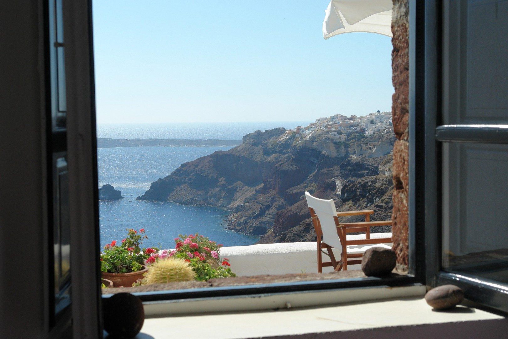Read more about the article Greece opens its doors to tourists