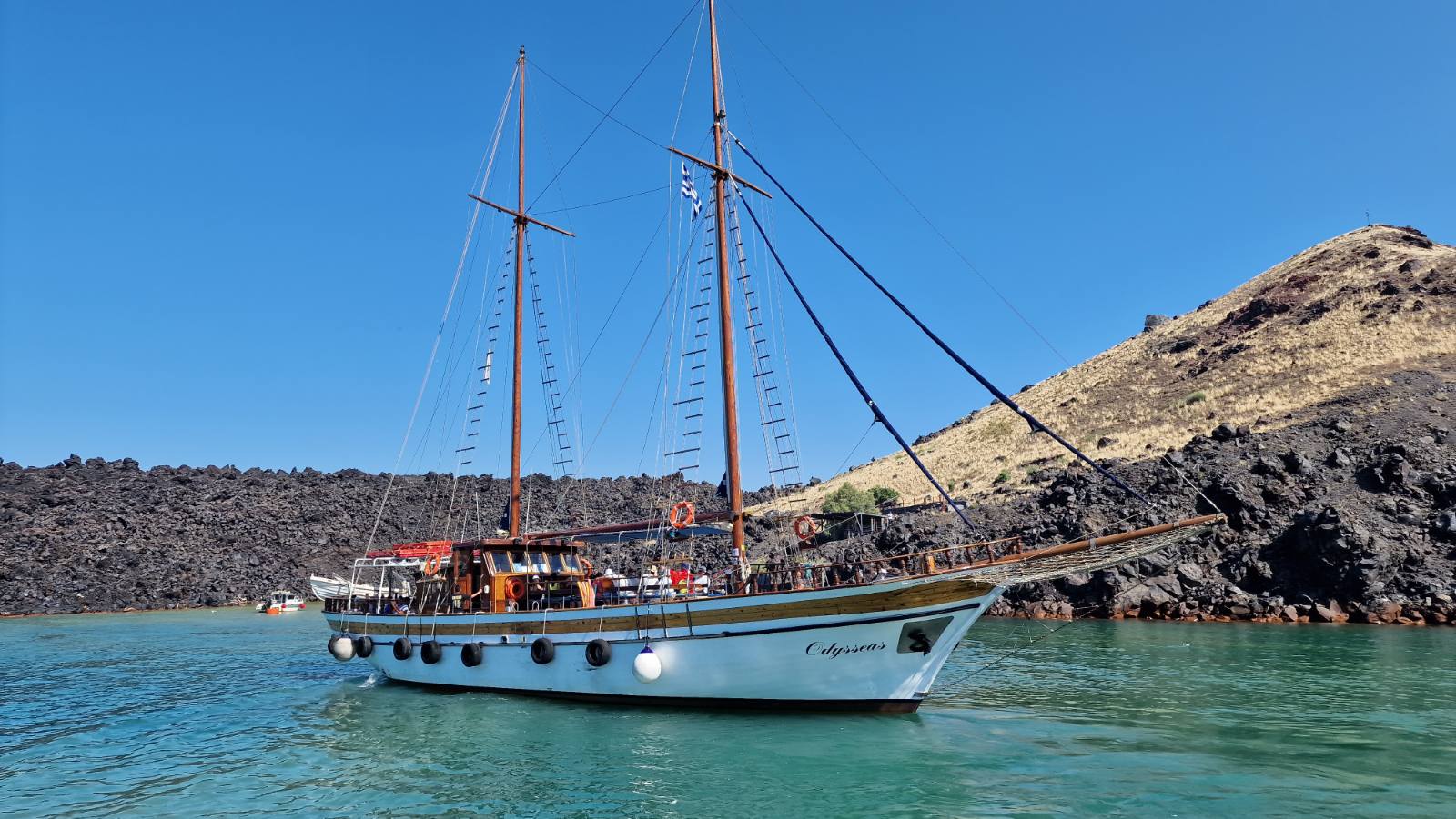 Read more about the article Volcano & Hot Springs Tour in Santorini