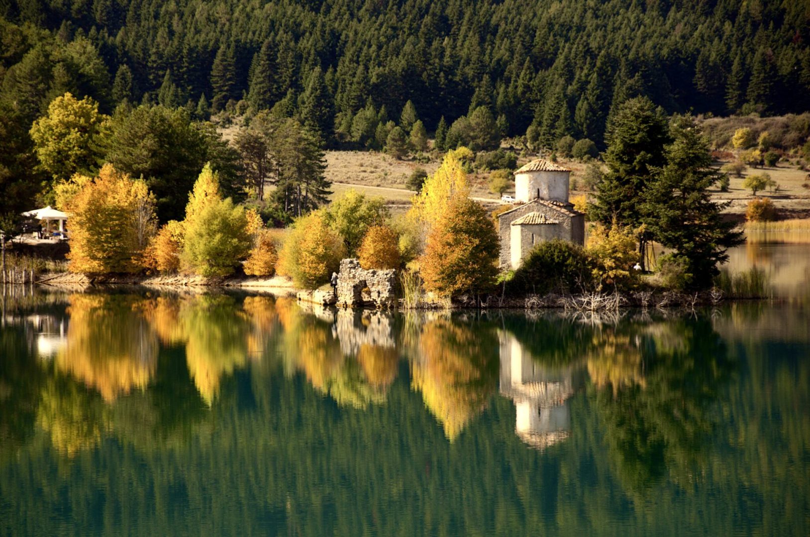 Read more about the article 5 Stellar Road Trips in the Peloponnese